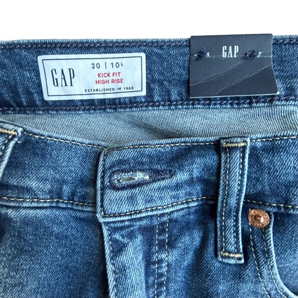 NWT GAP
High Rise Kick Fit Jeans
30LONG (sz 10 LONG) - Picture 3 of 6